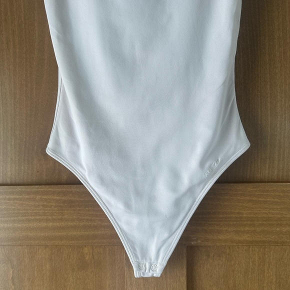 Aritzia Contour Baby Pink Crew Neck Sleeveless Thong Bodysuit Women’s size XS - Picture 2 of 11